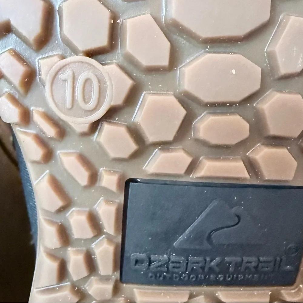 NWT Ozark Trail men’s snow boots size 10